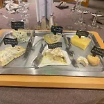 Logis Restaurant Du Bougnat Hotel