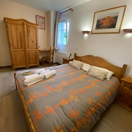 Hotel Logis Restaurant Du Bougnat