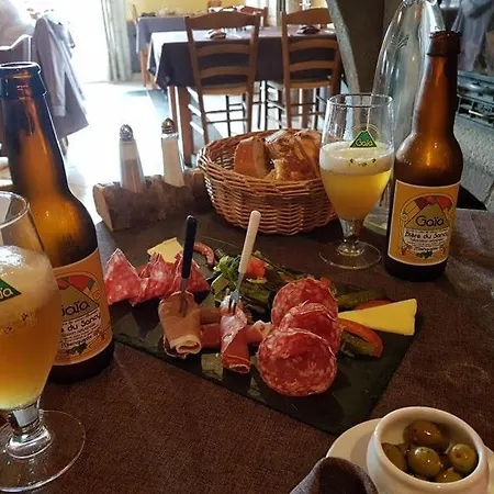 מלון Logis Restaurant Du Bougnat Saint-Victor-la-Riviere